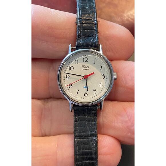 VTG Women's 23mm Silver Tone Timex Watch, Water Resistant - Picture 2 of 3